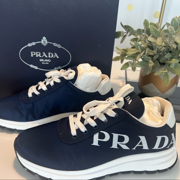 👟Prada Calcature Donna Nylon shoes (size 39) Includes box! - Picture 1 of 4